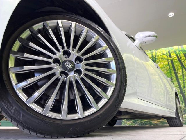 �y����18�C���`�A���~�z�C�[���z�O�ςɃ}�b�`���������A���~�z�C�[���𑕒����Ă���܂��B�e��ЊO�A���~�z�C�[����A�X�^�b�h���X�^�C�����戵�����Ă���܂��B���񂲑��k����������