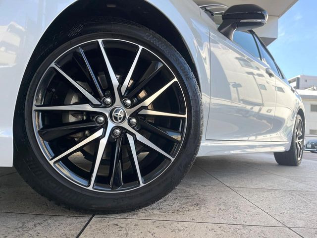 �y�����I�v�V����18�C���`�A���~�z�C�[���z�����I�v�V�����z�C�[���𑕒��B���s���\�̌���ɉ����A�O�ς����X�^�C���b�V���ɂȂ��Ă��܂��B