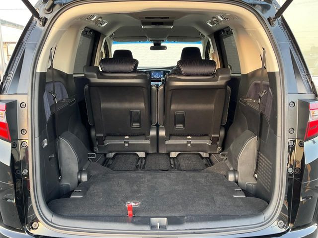 ���i�̂���������ʋ΁A���}���ɏ\���ȉ׎��X�y�[�X���m�ۂ��Ă���܂��B�Z�J���h�V�[�g��|���ƁA�傫�ȉו��̐ύڂ��\�ł���