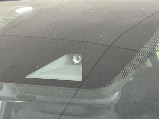 �y�G�}�[�W�F���V�[�u���[�L�z���s���ɑO���̎ԗ�����F�����A�Փ˂������Ȏ��͌x��ƃu���[�L�ŏՓˉ���Ɣ�Q�y�����A�V�X�g�B�����S�Ƀh���C�u�����y���݂��������܂��B