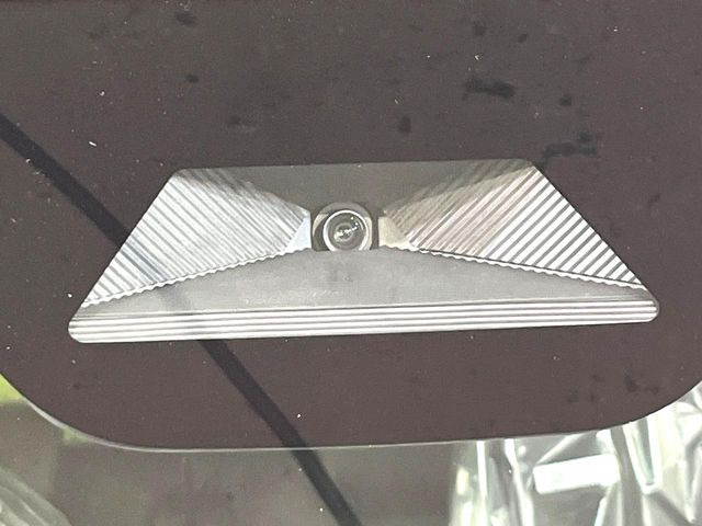 �y�z���_�Z���V���O�z���s���ɑO���̎ԗ�����F�����A�Փ˂������Ȏ��͌x��ƃu���[�L�ŏՓˉ���Ɣ�Q�y�����A�V�X�g�B�����S�Ƀh���C�u�����y���݂��������܂��B