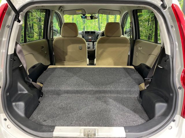 ���i�̂���������ʋ΁A���}���ɏ\���ȉ׎��X�y�[�X���m�ۂ��Ă���܂��B�Z�J���h�V�[�g��|���ƁA�傫�ȉו��̐ύڂ��\�ł���