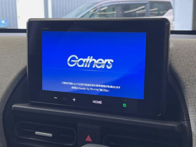 �y8�C���` �z���_�R�l�N�g�f�B�X�v���C�z���F���̍������ʃf�B�X�v���C�Ńi�r�̎g�p��A�������̃X�}�[�g�t�H���ƘA�g����bluetooth�ł̉��y�Đ����\�ł���