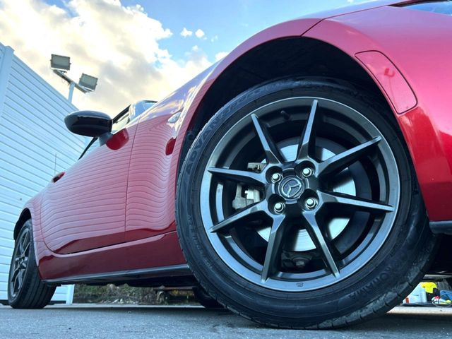 �y����16�C���`�A���~�z�C�[���z�O�ςɃ}�b�`���������A���~�z�C�[���𑕒����Ă���܂��B�e��ЊO�A���~�z�C�[����A�X�^�b�h���X�^�C�����戵�����Ă���܂��B���񂲑��k����������