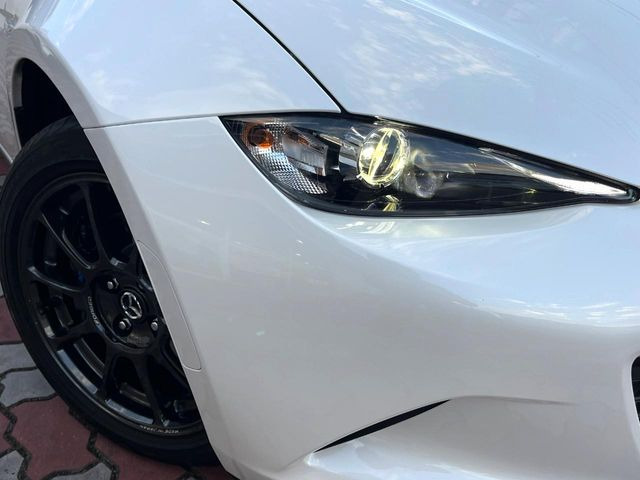 �yLED�w�b�h���C�g�z���V����ԑ��s�����ǍD�Ȏ��E���m�ۂ����S���ĉ^�]�ł��鍂�P�xLED�w�b�h���C�g�𑕔�!�_�����x�������A����d�͂��}�����Ă��܂��B