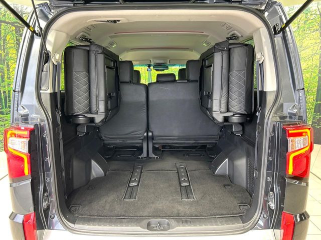 ���i�̂���������ʋ΁A���}���ɏ\���ȉ׎��X�y�[�X���m�ۂ��Ă���܂��B�Z�J���h�V�[�g��|���ƁA�傫�ȉו��̐ύڂ��\�ł���