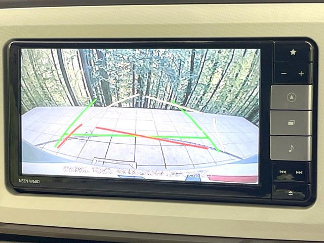 【バックカメラ】駐車時に後方がリアルタイム映像で確認できます。大型商業施設や立体駐車場での駐車時や、夜間のバック時に大活躍!運転スキルに関わらず、今や必須となった装備のひとつです!