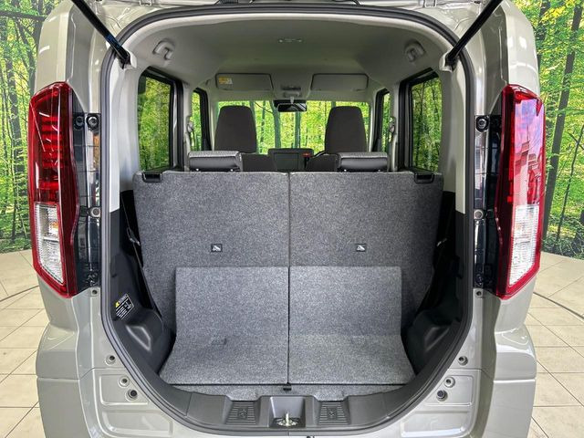 ���i�̂���������ʋ΁A���}���ɏ\���ȉ׎��X�y�[�X���m�ۂ��Ă���܂��B�Z�J���h�V�[�g��|���ƁA�傫�ȉו��̐ύڂ��\�ł���