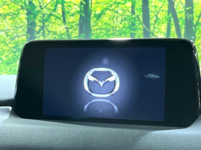 �y8�C���`�}�c�_�R�l�N�g�z�ԓ��̕��͋C�Ƀ}�b�`������^�̃f�B�X�v���C�B�X�}�z�ڑ��ł̃i�r�g�p��Bluetooth�Đ����A�l�X�ȋ@�\���y���߂܂��B�����I�ȃ_�C�������삪�\�ŁA�g��������ǍD�ł��B