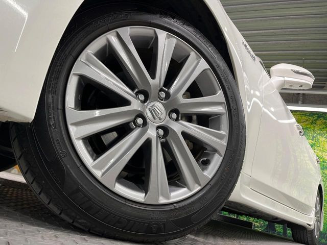 �y����17�C���`�A���~�z�C�[���z�O�ςɃ}�b�`���������A���~�z�C�[���𑕒����Ă���܂��B�e��ЊO�A���~�z�C�[����A�X�^�b�h���X�^�C�����戵�����Ă���܂��B���񂲑��k����������