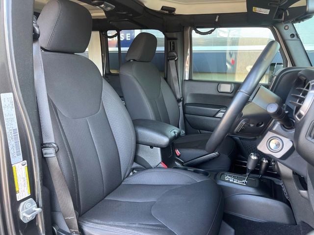 ���O��:�������Ƃ����h���C�o�[�X�y�[�X�ŁA�����Ԃ̉^�]�ł����K�ɂ��߂������������܂��B