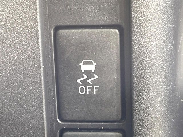 �y������h�~���u�z�ԗ��̉���������m����ƁA�����I�Ɏԗ��̐i�s������ۂ悤�Ɏԗ��𐧌䂵�܂��B�J�̓��ȂǊ���₷���H�ʏ󋵂ł����S�ȉ^�]���\�ł��B