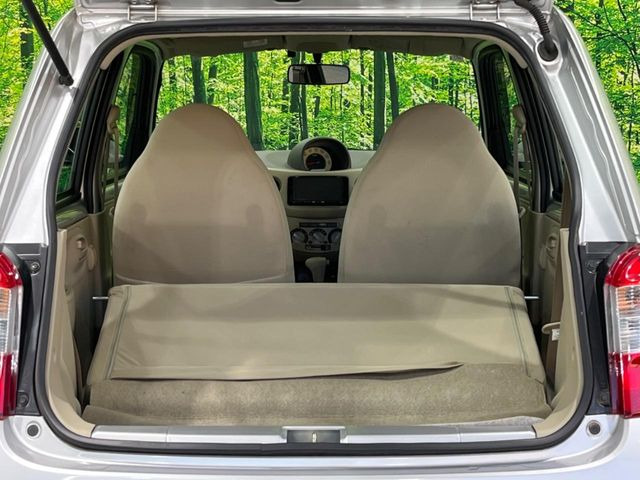 ���i�̂���������ʋ΁A���}���ɏ\���ȉ׎��X�y�[�X���m�ۂ��Ă���܂��B�Z�J���h�V�[�g��|���ƁA�傫�ȉו��̐ύڂ��\�ł���