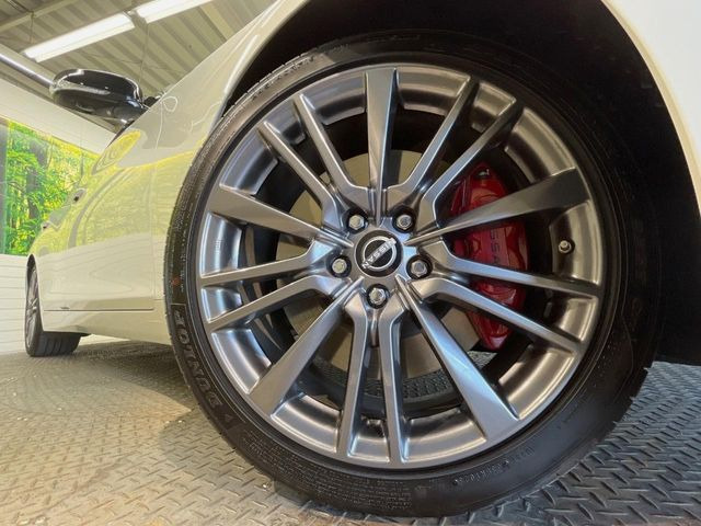 【純正19インチアルミホイール】外観にマッチした純正アルミホイールを装着しております。各種社外アルミホイールや、スタッドレスタイヤも取扱いしております。是非ご相談ください♪