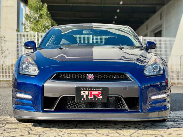 �����GT-R35 �O���[�h�̓s���AED�ł��B���x�����@�Ȃǂ��C�y�ɂ����k���������܂��B���q�l�ɂ������ԍσv�����̂��񎦁A�܂��̓I�v�V�����v�����Ȃǂ��񎦂����Ă��������܂��B