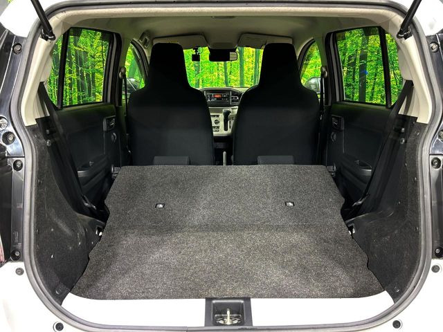 ���i�̂���������ʋ΁A���}���ɏ\���ȉ׎��X�y�[�X���m�ۂ��Ă���܂��B�Z�J���h�V�[�g��|���ƁA�傫�ȉו��̐ύڂ��\�ł���