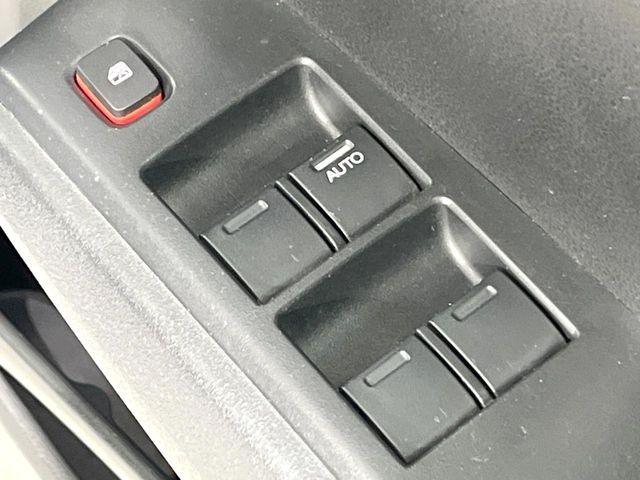 �y�d���i�[�~���[�z�T�C�h�~���[�͓d���i�[���ƂȂ��Ă���A�������ԏ�ł��L�Y�������X�N��}�����܂��B