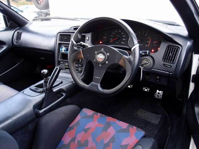 �������Y��Ƀ��[���N���[�j���O�ς݂ƂȂ�܂��B���΂��̌��ȏL����F���܂̏L����������܂���B����]�ɉ�����RECARO���Ȃǂ̃X�|�[�c�V�[�g�ɕύX���\�ł��B���C�y�ɂ����k�������܂�