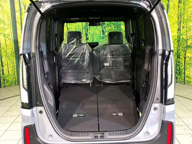 ���i�̂���������ʋ΁A���}���ɏ\���ȉ׎��X�y�[�X���m�ۂ��Ă���܂��B�Z�J���h�V�[�g��|���ƁA�傫�ȉו��̐ύڂ��\�ł���