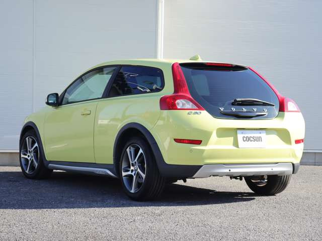 �V�i�����o�b�e���[�̓h�C�c��VARTA(�o���^)���g�p���܂��B���B�Ԃ̏����i�ɍ̗p����鍂�i���o�b�e���[�ł��B