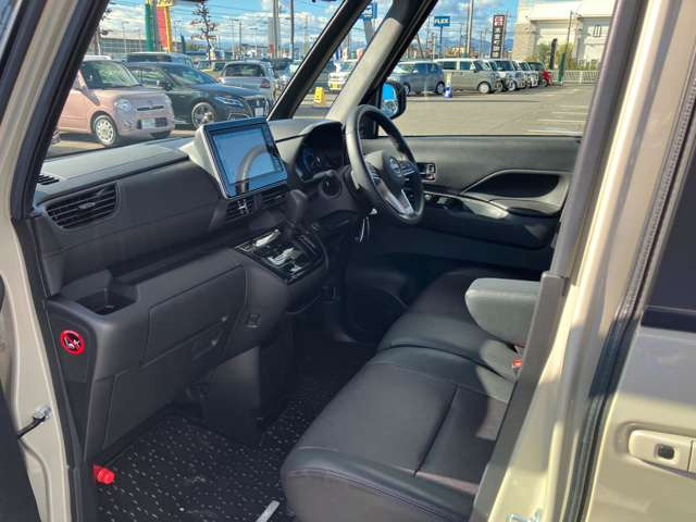 ���ЍH�ꊮ���ł��̂ŎԌ��A�_���A�C���A���Ȃǂ��ׂĂ��C�����������B�^�C���A�I�[�f�B�I�Ȃǂ̔̔��������Ē����Ă���܂��B����A�����k���������B