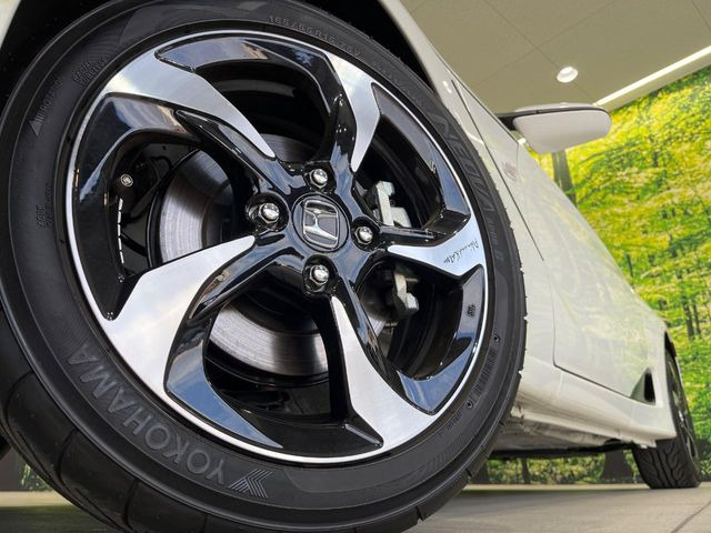 �y����15�C���`�A���~�z�C�[���z�O�ςɃ}�b�`���������A���~�z�C�[���𑕒����Ă���܂��B�e��ЊO�A���~�z�C�[����A�X�^�b�h���X�^�C�����戵�����Ă���܂��B���񂲑��k����������