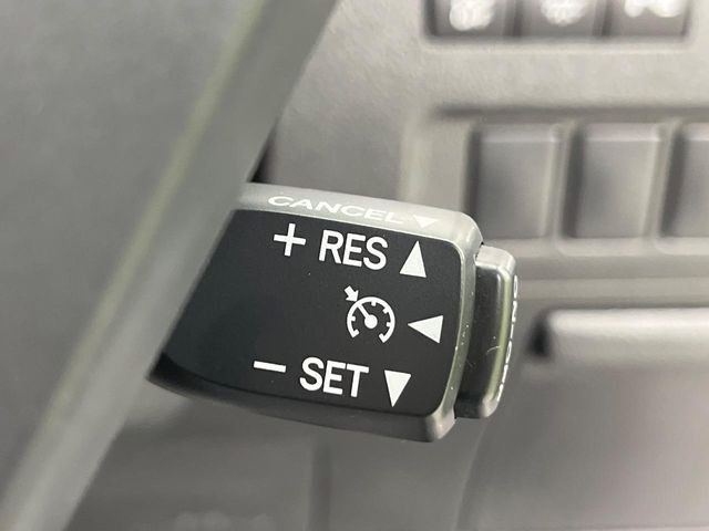 �y�N���[�Y�R���g���[���z�������H�����N���N���s�B�A�N�Z���𗣂��Ă���葬�x�ő��s���ł��A�������^�]���̕��S���y��!�����E�������ȒP�ȃX�C�b�`����Œ����ł��܂��B