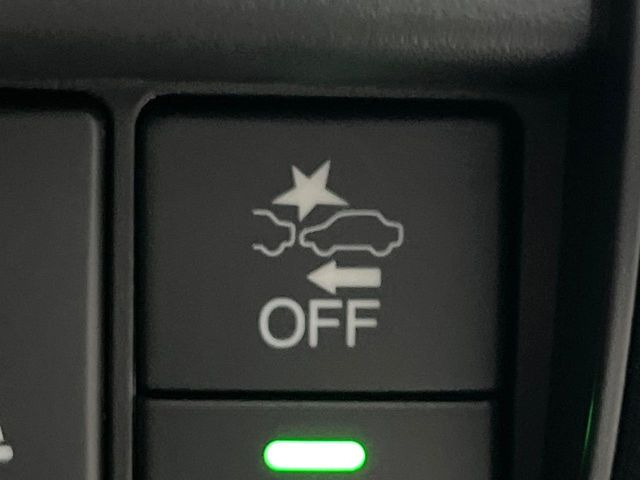 �y�z���_�Z���V���O�z���s���ɑO���̎ԗ�����F�����A�Փ˂������Ȏ��͌x��ƃu���[�L�ŏՓˉ���Ɣ�Q�y�����A�V�X�g�B�����S�Ƀh���C�u�����y���݂��������܂��B