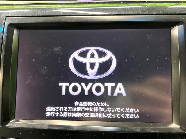 【純正ナビ】人気の純正ナビを装備しております。ナビの使いやすさはもちろん、オーディオ機能も充実!キャンプや旅行はもちろん、通勤や買い物など普段のドライブも楽しくなるはず♪