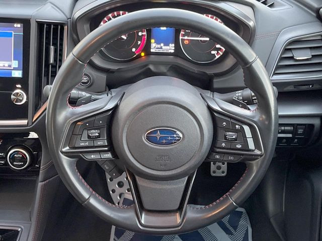 �y�����v�����X�e�A�����O�z�㎿�Ȋv���g�p���邱�ƂŁA��ɂ����������݂ƂĂ��^�]���₷���n���h���ł���