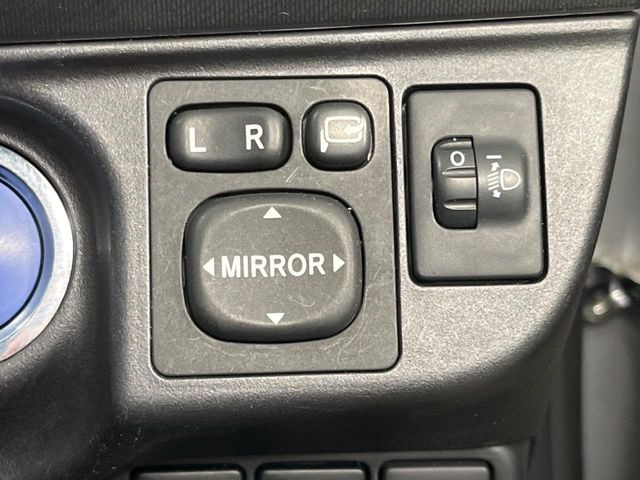 �y�d���i�[�~���[�z�T�C�h�~���[�͓d���i�[���ƂȂ��Ă���A�������ԏ�ł��L�Y�������X�N��}�����܂��B