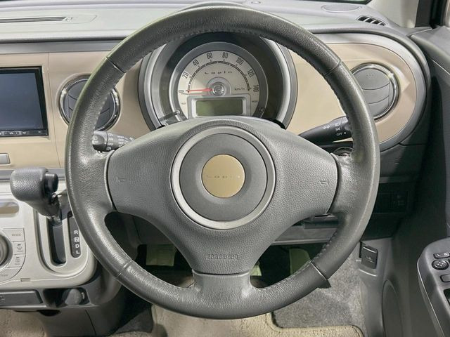 �y�����v�����X�e�A�����O�z�㎿�Ȋv���g�p���邱�ƂŁA��ɂ����������݂ƂĂ��^�]���₷���n���h���ł���