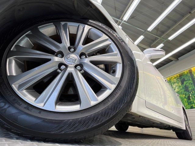 �y����17�C���`�A���~�z�C�[���z�O�ςɃ}�b�`���������A���~�z�C�[���𑕒����Ă���܂��B�e��ЊO�A���~�z�C�[����A�X�^�b�h���X�^�C�����戵�����Ă���܂��B���񂲑��k����������