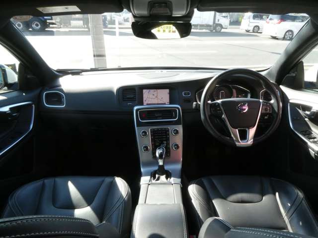 �i�����ꂽ�C���p�l����́A�X�^�C���b�V�������쐫�⎋�F���ɂ��D��A�O���̂��Ȃ��f�U�C���ɂȂ��Ă���܂�!