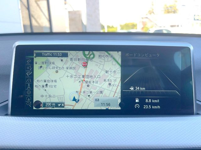 ��BMW�����i�r:��̊��̂���i�r�́A����������ԓ������o���Ă���܂��BBluetooth�Đ��ȂǃI�[�f�B�I�@�\���[�����Ă���܂��̂ŁA�^�]�����y���߂܂���