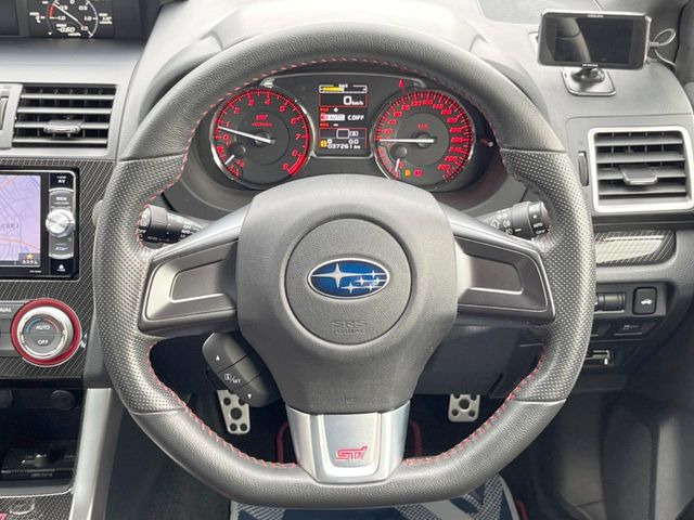 �y�����v�����X�e�A�����O�z�㎿�Ȋv���g�p���邱�ƂŁA��ɂ����������݂ƂĂ��^�]���₷���n���h���ł���