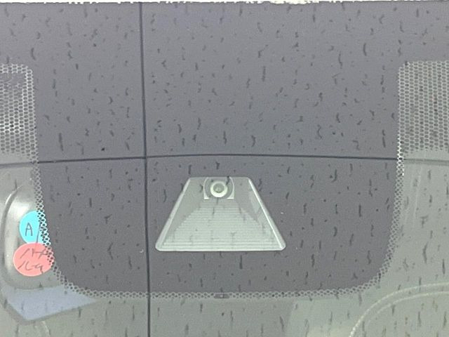 �y�z���_�Z���V���O�z���s���ɑO���̎ԗ�����F�����A�Փ˂������Ȏ��͌x��ƃu���[�L�ŏՓˉ���Ɣ�Q�y�����A�V�X�g�B�����S�Ƀh���C�u�����y���݂��������܂��B