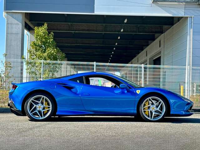 �O���F��Blu Corsa�A�����F��Nero�̑g�ݍ��킹�ł������܂��B