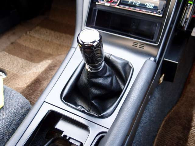 �l�C��S13�V���r�A Ks�_�C���Z���N�V���� 5MT�̓���!�����s55,800km�ƂȂ�A���Îs��ł͊󏭉��l�̍����T�����[�t�t���B�O�I�[�i�[�l�����\�N����؂ɏ��L����Ă���2���i���o�[�ԗ��ł�