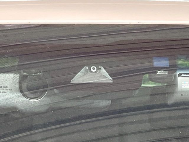 �y�g���^�Z�[�t�e�B�Z���X�z���s���ɑO���̎ԗ�����F�����A�Փ˂������Ȏ��͌x��ƃu���[�L�ŏՓˉ���Ɣ�Q�y�����A�V�X�g�B�����S�Ƀh���C�u�����y���݂��������܂��B