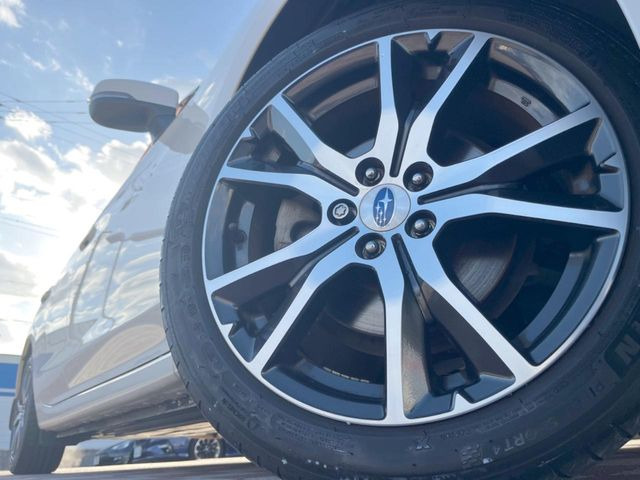 �y����17�C���`�A���~�z�C�[���z�O�ςɃ}�b�`���������A���~�z�C�[���𑕒����Ă���܂��B�e��ЊO�A���~�z�C�[����A�X�^�b�h���X�^�C�����戵�����Ă���܂��B���񂲑��k����������