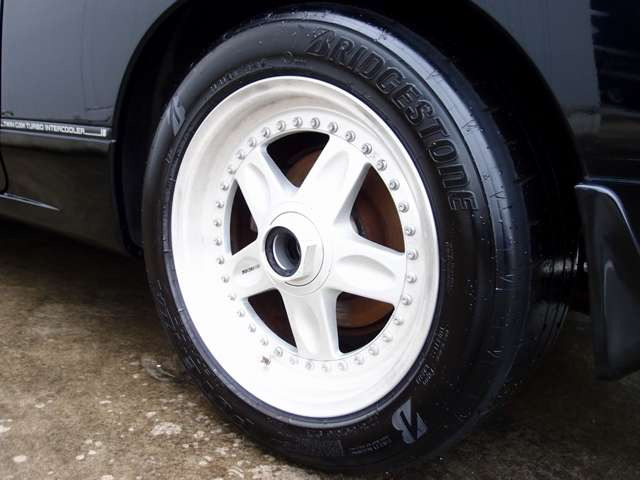 ���Ђ̓J�X�^���𓾈ӂƂ��Ă���܂��B�ԍ�����WORK�z�C�[���A�I�[�f�B�I�J�X�^���ȂǁA���[�ԑO�ɂ��q�l�̃X�^�C���ɍ����J�X�^���₨�Ԃƈꏏ�ɃI�[�g���[���ɂ��鎖���\�ƂȂ�܂��̂ł��C�y�ɂ����k������