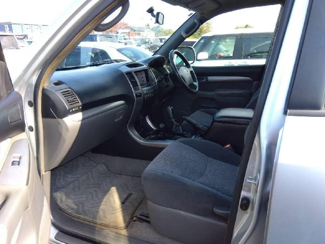 ランドクルーザープラド3.0 TX ディーゼル 4WD