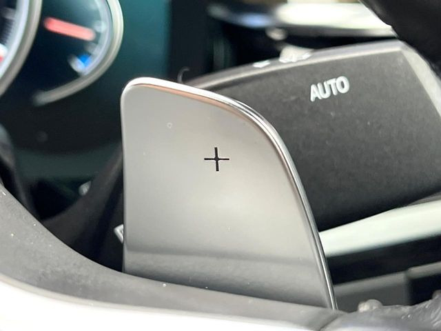 ●ステアリングパドルシフト:クイックなシフト操作が可能!レスポンスが高く、あなたのギア変速にしっかりとついてきてくれます!お車と一体となれる装備です。