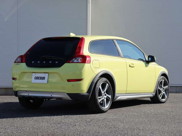 �G���W���I�C���̓t�����X��MOTUL(���`���[��)���g�p���Ă��܂��B�V���{���{�e���f���ɓK������قȂ�S�x�̃I�C�������p�ӂ��Ă��܂��B