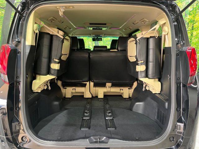 ���i�̂���������ʋ΁A���}���ɏ\���ȉ׎��X�y�[�X���m�ۂ��Ă���܂��B�Z�J���h�V�[�g��|���ƁA�傫�ȉו��̐ύڂ��\�ł���