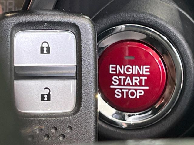 �yHonda�X�}�[�g�L�[�z�J�o����|�P�b�g�ɓ��ꂽ�܂܂ł��h�A�̎{���E�������\�ȃX�}�[�g�L�[�𑕔��B�G���W���̃I���E�I�t�����J�M�����o���K�v����������Ƃ��Ă��֗��ł���