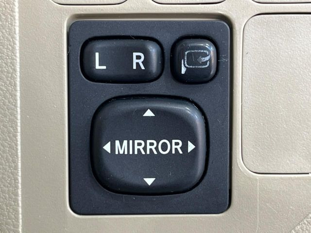 �y�d���i�[�~���[�z�T�C�h�~���[�͓d���i�[���ƂȂ��Ă���A�������ԏ�ł��L�Y�������X�N��}�����܂��B