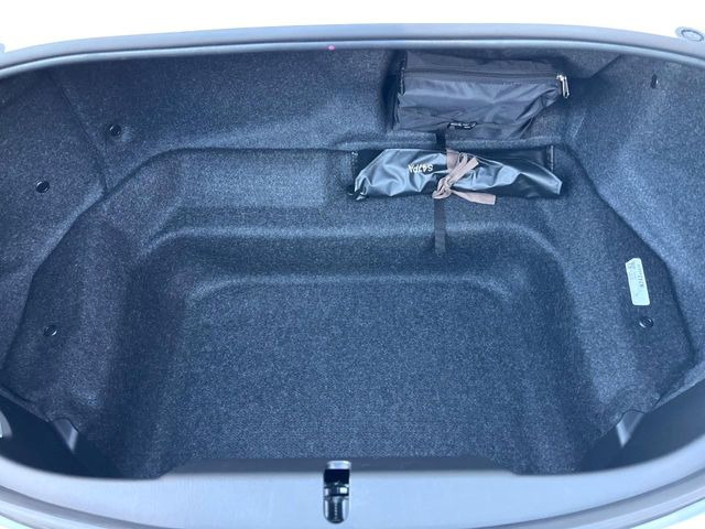 ���i�̂���������ʋ΁A���}���ɏ\���ȉ׎��X�y�[�X���m�ۂ��Ă���܂��B