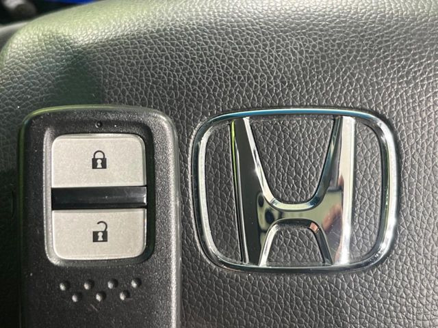 �yHonda�X�}�[�g�L�[�z�J�o����|�P�b�g�ɓ��ꂽ�܂܂ł��h�A�̎{���E�������\�ȃX�}�[�g�L�[�𑕔��B�G���W���̃I���E�I�t�����J�M�����o���K�v����������Ƃ��Ă��֗��ł���